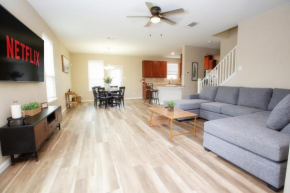 Family Relaxing & Bright Family Gem Mins from Downtown